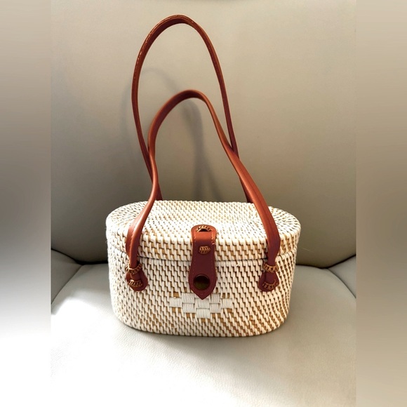 Bali Handbags - Balinese Rattan Bucket Beach Bag Purse in white and chestnut